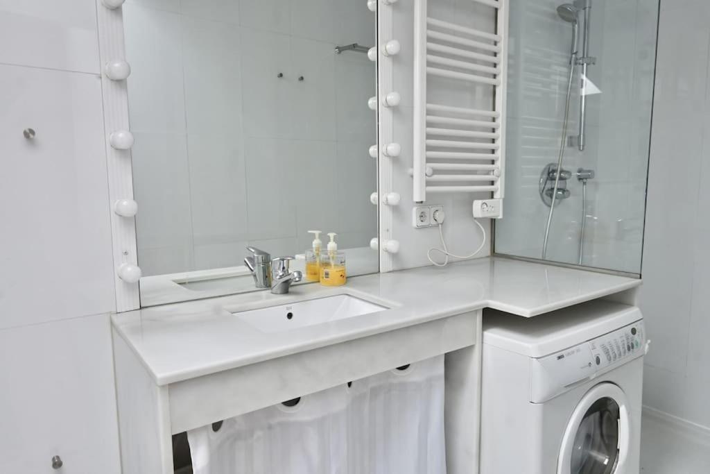 For You Rentals Apartamento Temporal Con Encanto A Pocos Metros Del Sol Myr13 Madrid Exterior foto